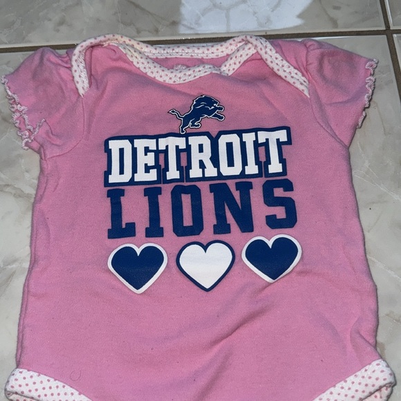 EUC! Detroit Lions Onsie- Size 3-6 months - Picture 2 of 4